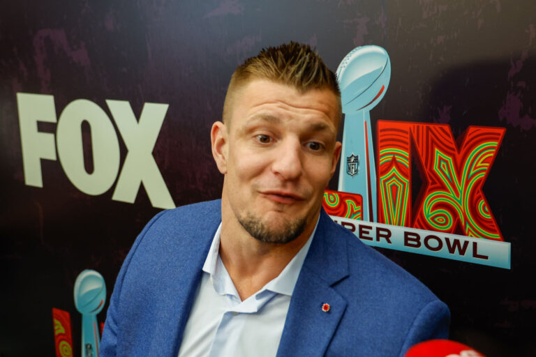 Rob Gronkowski is chopped by his mother using a spatula during the live show 10 25355426 1758740393