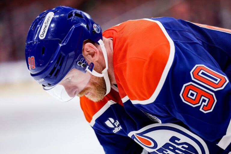 Social networks react as Corey Perry gets in danger before the workshop at home 17 1be6d 17599032280866 1920