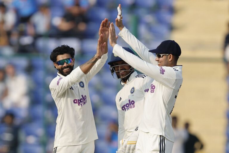 Ravindra Jadja achieves intelligent and dump attractiveness to eliminate the Captain of the West Indies for a Duck in the 2nd Test (Clock) Ind vs Wi 2025 (clock) 35 594a5 17601808045301 1920