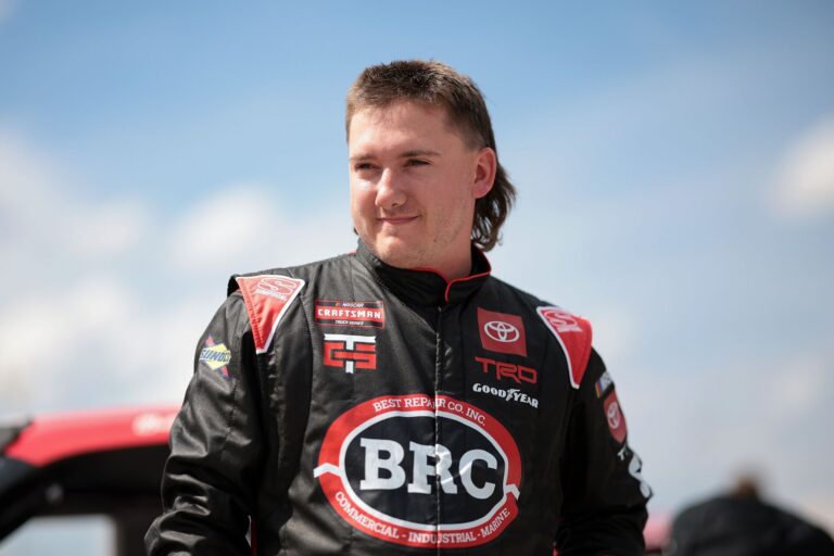 "Send me a text every race" 5 b0a6a 17600663022573 1920