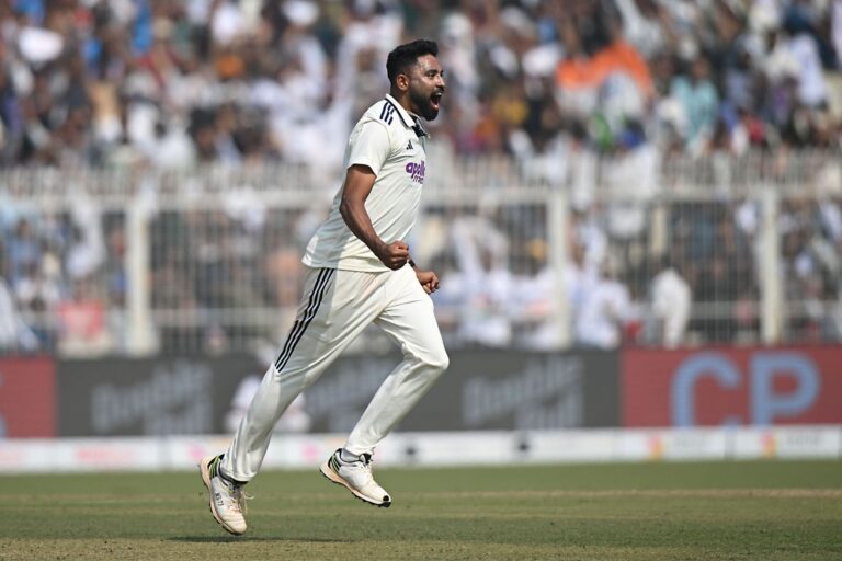 Mohammed Siraj displays all-out aggression after dismissing Tony de Zorzi for 28 in IND vs SA 2nd Test 2025 (Watch) 3 1f40e 17638085313082 1920