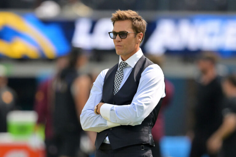 NFL fans react as Tom Brady reveals cloning of late dog Lua with advanced biotech 13 27254445 1762289567