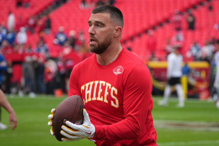 Jason Kelce's Wife Kylie Drops Strong One-Word Reaction After Travis Kelce's Flawed Pass Against Colts 42 27662519 1763925087