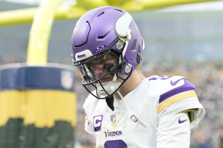 NFL fans react as JJ McCarthy's moments with son Rome go viral amid Vikings QB's devastating year 13 8ae56 17640447709356 1920