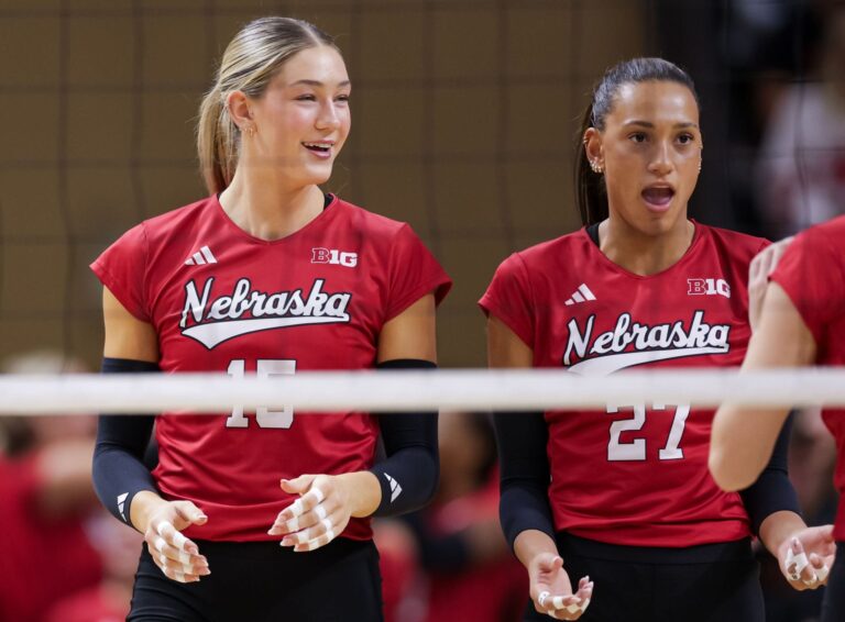 Harper Murray, Andi Jackson and more break down in emotional Nebraska volleyball night scenes 25 c9f52 17644905876131 1920