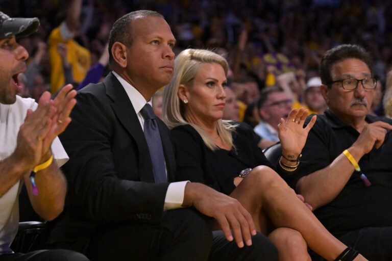 Alex Rodriguez's girlfriend Jaclyn Cordeiro steps up the style in a chic pencil skirt and pointy studs for a cozy date night with the Yankees icon 9 25973187 1765086932