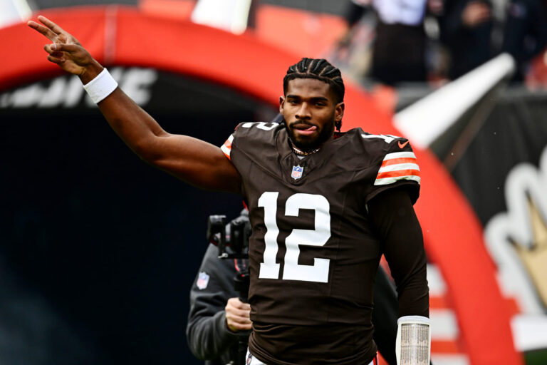 NFL fans boo Shedeur Sanders as Browns QB fumbles horribly in 26-8 loss to 49ers 23 27710318 1764537105